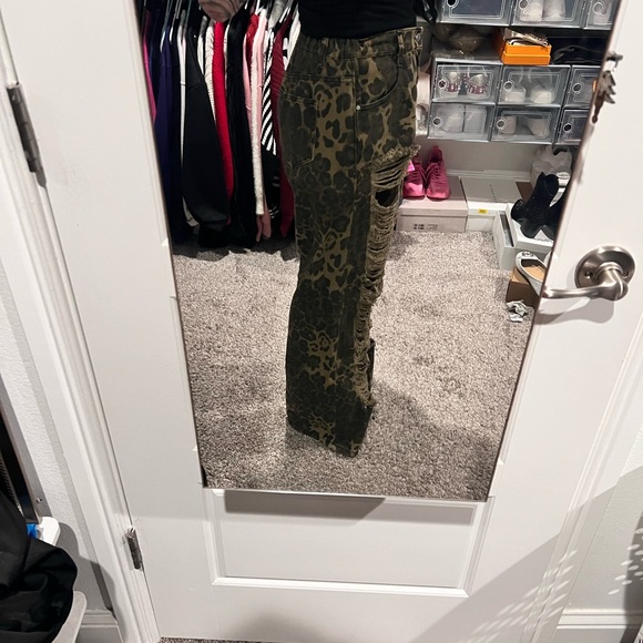 Distressed Green Camo Pants - Picture 5 of 15